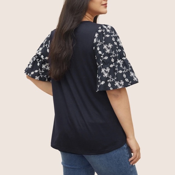 BloomChic Plus Size 2XL Floral Embroidered Crew Neck Ruffle Sleeve T-shirt us18 - Picture 3 of 7